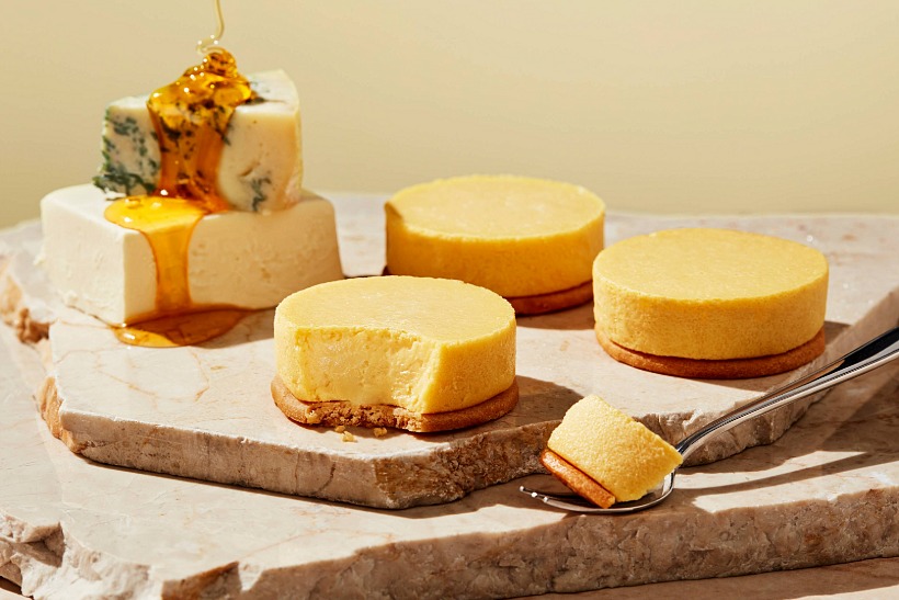 ベイクドチーズケーキ BAKED CHEESE CAKE